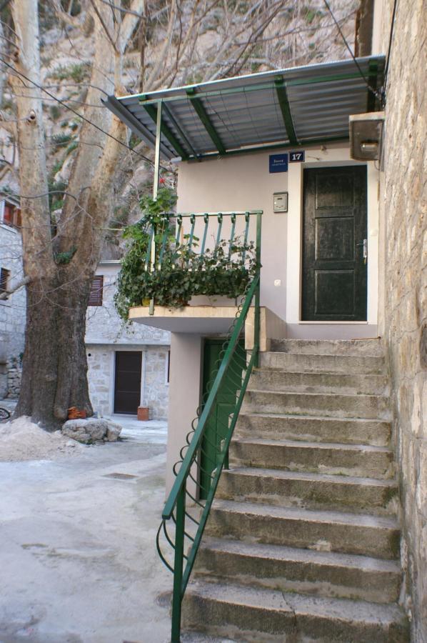 Apartments With A Parking Space Omis - 4327 Eksteriør billede